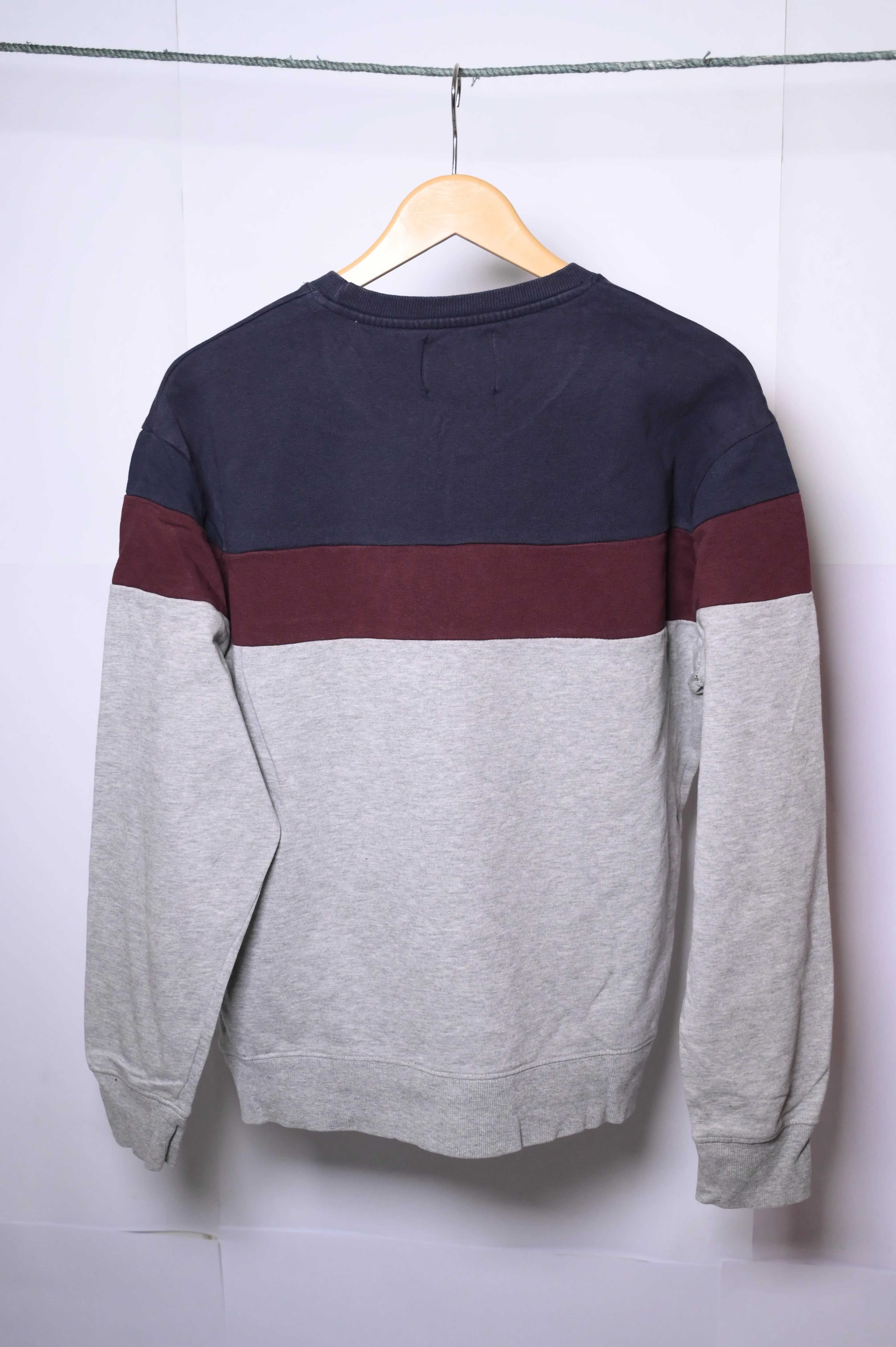 Springfield Grey, Maroon, and Blue Large Sweatshirt – Excellent